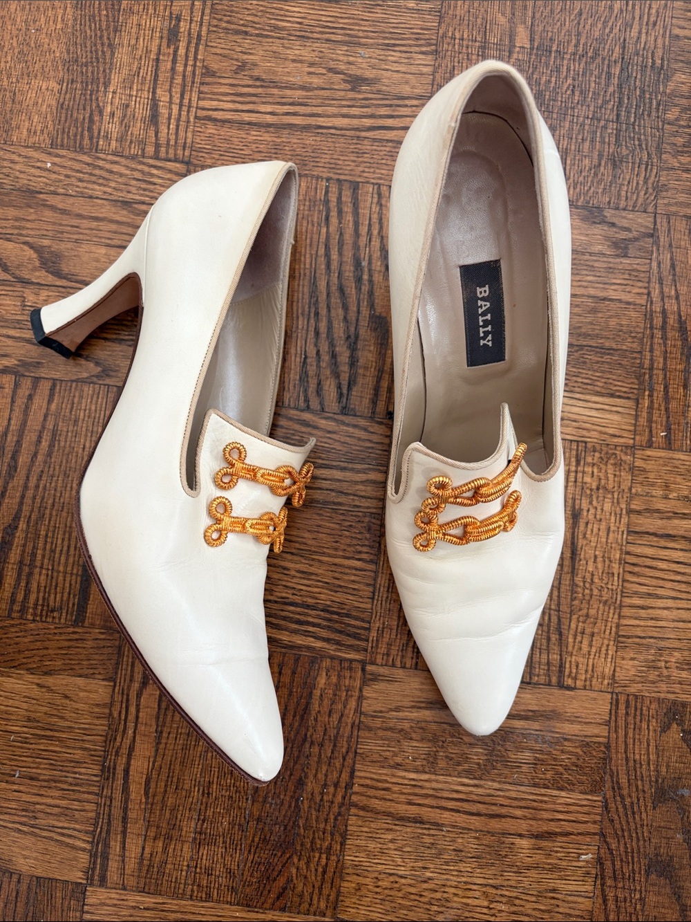 Rare Vintage Bally Leather Heeled Loafers Gold Frog Hardware 9.5